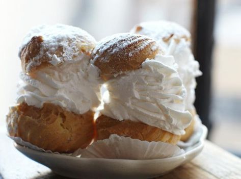 THE WISCONSIN STATE FAIR CREAM PUFF State Fair Cream Puffs, Paris Patisserie, Cream Puff Recipe, Cream Puff, Dessert Dips, Catering Business, Fair Food Recipes, Cream Puffs, Eat Dessert First