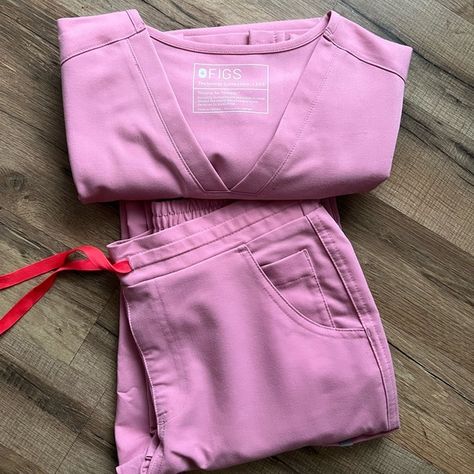 FIGS Chalk Pink Scrub Set Pink Scrubs Aesthetic, Scrubs Aesthetic, Barbie Malibu, Pink Scrubs, Figs Scrubs, Pilates Princess, Scrub Sets, Vision Boards, Scrub Pants