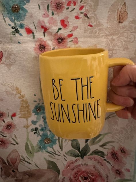 Rae Dunn Be The Sunshine Yellow cup with Black Lettering Yellow Coffee Mug, Random Wishlist, Rustic Bakery, Coffee Sayings, Yellow Mug, Mom Aesthetic, Be The Sunshine, Yellow Cups, Cozy Reading Corners