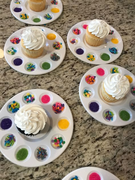 Diy Party Treats Birthday, Cupcake Display Birthday Party, Diy Cupcake Decorating Party, Decorating Cupcakes For Kids, Cupcake Decorating Class Ideas, Cupcake Themed Party, Roblox Birthday Party Activities, Kmart Challenge, Cupcake Challenge Ideas