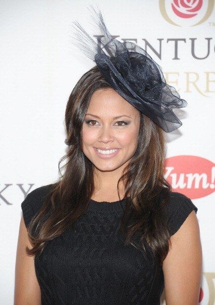 Derby Hairstyles With Fascinator, Fascinator Hairstyles Long, Hairstyles With Fascinator, Derby Hairstyles, Hairstyle Winter, Vanessa Minnillo, Kentucky Derby Outfit, Tea Etiquette, Kentucky Derby Fascinator