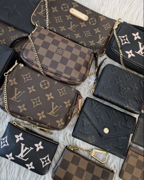 Lv Coin Purse, Luxury Designer Black Coin Purse, Black Luxury Coin Purse, Lv Zippy Coin Purse, Louis Vuitton Zippy Coin Purse, Zippy Coin Purse Louis Vuitton, Mini Crossbody Purse, Hot Bags, What In My Bag