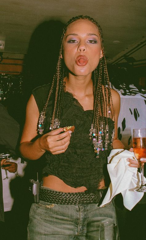 Alicia Keys 2000s, Alicia Keys Style, Alicia Keys Braids, Black Goddess, Malibu Beaches, Alicia Keys, Girls Braids, Twist Braids, 2000s Fashion