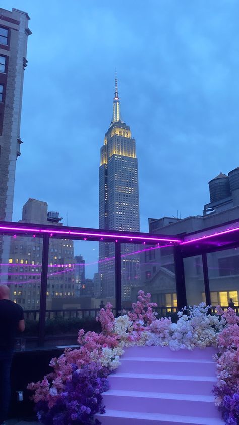 #nyc #empirestatebuilding #aesthetic Staycation Aesthetic, Moxy Hotel, Hotel Staycation, Empire Hotel, Nyc Hotel, Nyc Aesthetic, Empire State Building, Hotel, Travel