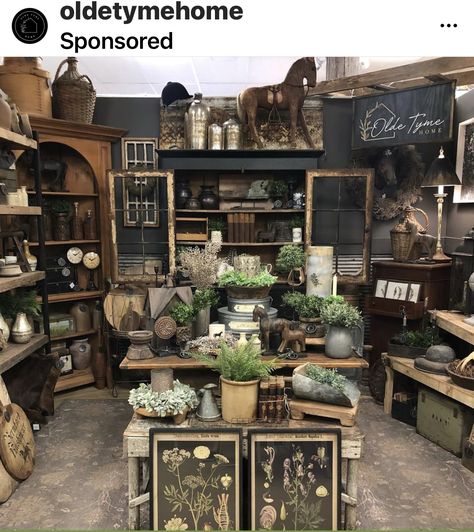 Edgy Rustic Home Decor, Small Shop Display Ideas, Shabby Chic Salon Ideas, Farmhouse Booth Display Ideas, Antique Booths Displays, Antique Market Booth Ideas, Rustic Booth Display Ideas, Antique Vendor Booth, Retail Coffee Display