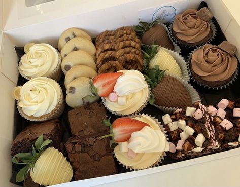 Assorted Treat Box Ideas, Cupcake Treat Boxes, Baked Goods For Teachers, Variety Dessert Boxes, Desert Boxes Ideas, Cookie Treat Boxes, Brownie Treat Boxes, Assorted Dessert Box Ideas, Baked Goods Box Ideas