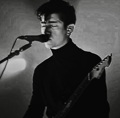 Arctic Monkeys Dark Aesthetic, Alex Turner Dark Aesthetic, Alex Turner Icon, Monkey Icon, Alex Arctic Monkeys, Fit People, The Last Shadow Puppets, Last Shadow, Artic Monkeys