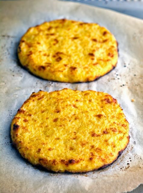 Crust Bread, Sandwich Thins, Cauliflower Bread, Cauliflower Pizza Crust, Bread Buns, Ideal Protein Recipes, Cheese Mozzarella, Vegan Cauliflower, Cauliflower Crust