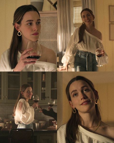 Victoria Pedretti Fashion, Victoria Pedretti Love Quinn, You Netflix Love Quinn, Love Quinn Fashion, Victoria Pedretti Style, Love Quinn Outfits Season 3, Love Quinn Style, Pedretti Victoria, Victoria Pedretti Aesthetic