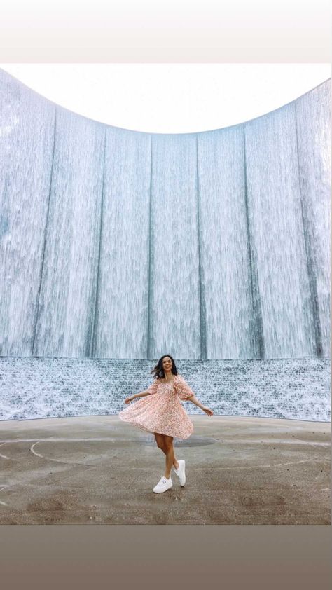 anniepwanderlust on Instagram: Found my favourite spot in Houston 😍 📍 Gerald D. Hines Waterwall Park #houston #houstontx #houstontexas #texas #usa🇺🇸 #tlpicks… Texas Instagram Pictures, Houston Travel, Houston Photography, Water Walls, Grad Pics, Texas Usa, Location Photography, Holiday Photos, Houston Texas