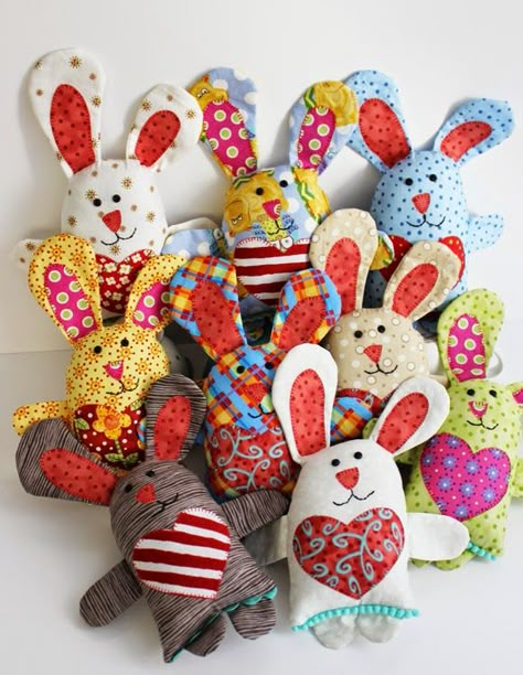 Easter Bunny Sewing Pattern by Jennifer Jangles Basket Sewing Pattern, Polka Dot Chair, Easter Goodies, Market Ideas, Sewing Stuffed Animals, Beginner Sewing Projects Easy, Fabric Toys, Craft Sewing, 자�수 디자인