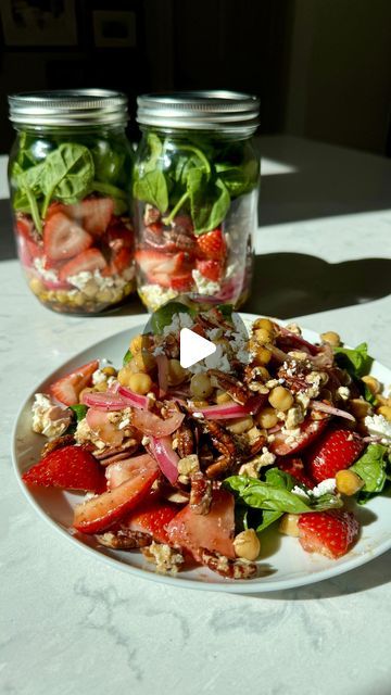 Erin Clarke | Easy Healthy Recipes on Instagram: "STRAWBERRY SPINACH MASON JAR SALADS! Poppyseed dressing, 26 g. protein, bright, summery flavors🍓💚 {Episode 7, Sunday Salads}

Comment “BERRY” for my guide to make-ahead mason jar salads like this one!

FULL RECIPE with detailed step-by-steps and photos at the link in my @wellplated bio!

This recipe is inspired by Panera’s strawberry poppy seed salad, with the addition of chickpeas for filling, plant-based goodness. This copycat recipe saves money and is perfect for meal prep!

YOU’LL NEED
-1 can chickpeas
-3/4 c pecans
-1/2 small red onion, very thinly sliced
-1 lb strawberries, hulled and quartered
-3/4 c crumbled feta
-Balsamic poppyseed dressing

FOR THE FULL RECIPE: Comment “BERRY”, visit the link in my bio, or google “well plated st Strawberry Poppy Seed Salad, Poppy Seed Salad, Mason Jar Salads, Strawberry Spinach Salad, Well Plated, Recipes Strawberry, Jar Meals, Keto Salads, Jar Salads