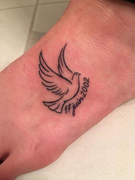 Premier tattoo je t'aime papa ❤ Dove Memorial Tattoo Mom, Dove Tattoo Ideas For Women, Dove Tattoo With Name, Dove Name Tattoo, Simple Dove Tattoo Design, Angel Bird Tattoo, Tattoo Mort, Dove Memorial Tattoo, Dove Tattoo Design For Women