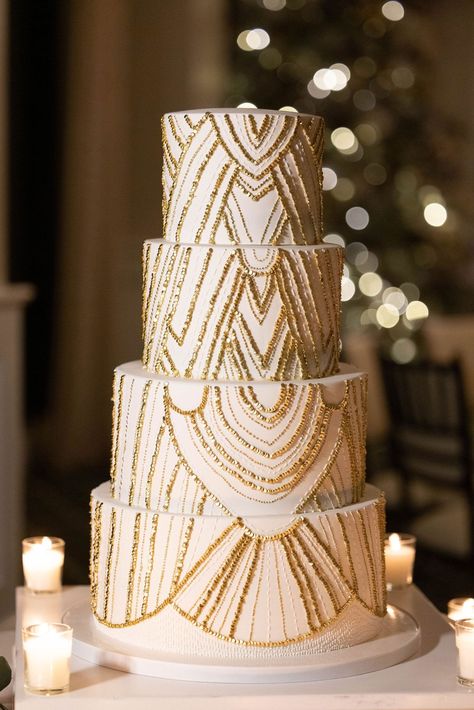 The Great Gatsby Cake Ideas, Roaring 20s Wedding Cake, The Great Gatsby Aesthetic Party, Great Gatsby Dessert Table, Gatsby Cake Birthday, Gatsby Party Cake, Great Gatsby Cake Ideas, 1920 Food, Fancy Wedding Ideas