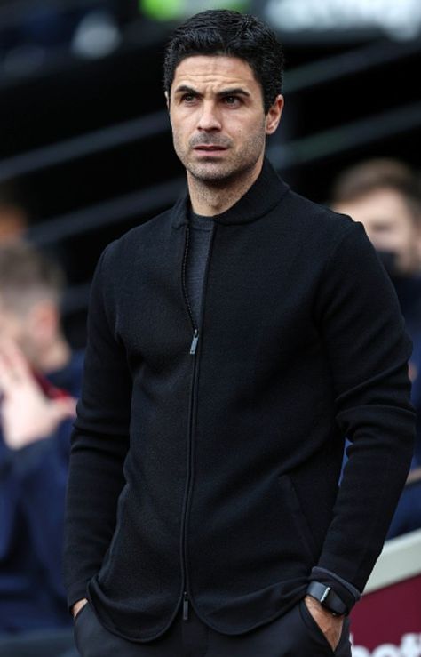 Mikel Arteta Wallpaper, Mikel Arteta Style, Arteta Arsenal, Scott Disick Style, Arsenal Wallpapers, Mens Bag, Mens Smart Casual Outfits, Perfect Husband, Mikel Arteta