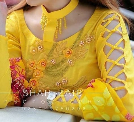 new model neck designs Front Neck Designs, Neck Design For Kurti, Kurti Neck Design, Dress Designing Ideas, Design For Kurti, Kurti Sleeves Design, Womens Pants Design, Beautiful Neck, Dress Designing