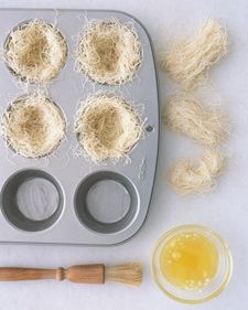 Edible nests Edible Nest, Chicken With Artichoke Hearts, Birds Nests Recipe, Edible Bird's Nest, Chicken Potpie, Cake Competition, Easter Nests, Diy Edible, Phyllo Dough