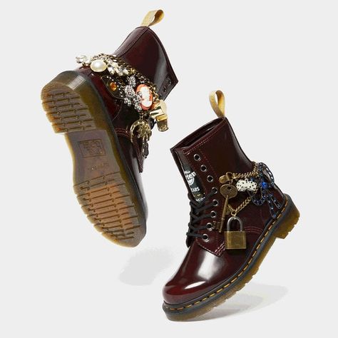 Dr. Martens and Marc Jacobs' New Vegan Boots Sell Out in Minutes Cybercore Aesthetic, Vegan Leather Boots, Young Avengers, Vegan Boots, Fashionista Clothes, Aesthetic Shoes, Looks Chic, Diy Shoes, Fantasy Clothing