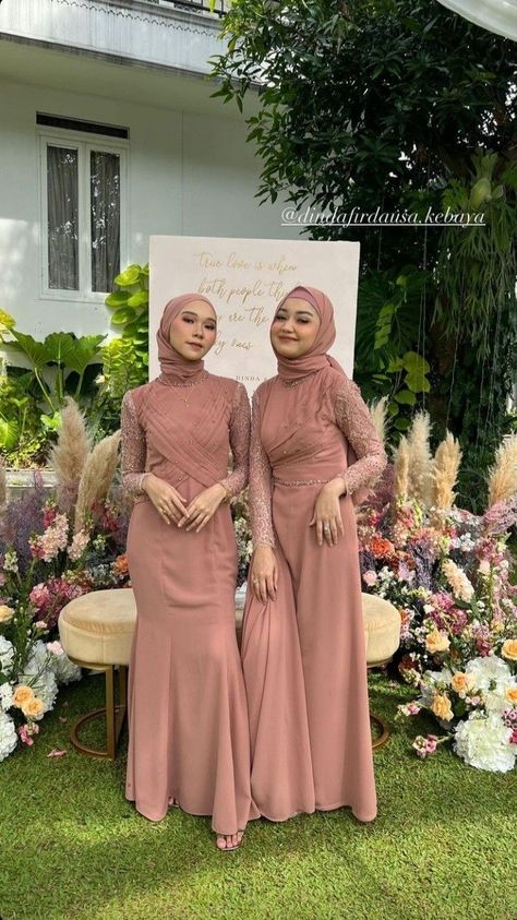 #kebaya #modern #hijab #batik #indonesia #hijabers #kebayamodern #design #batikmodern #designer #hijabfashion #style #gamis #kainbatik #jakarta #hijabstyle #batikmurah #interiordesign #muslimah #interior #gamissyari #fashion #homedecor #hijabsyari #kebayawisuda #furniture #kutubaru #art #jilbab #batikindonesia Dress Graduation Hijab, Gaun Bridesmaid Hijab Satin, Inspirasi Bridesmaid, Gaun Bridesmaid Hijab, Baju Bridesmaid Hijab, Dress Brokat Modern, Kondangan Outfit, Braidsmaid Dresses, Gaun Dress