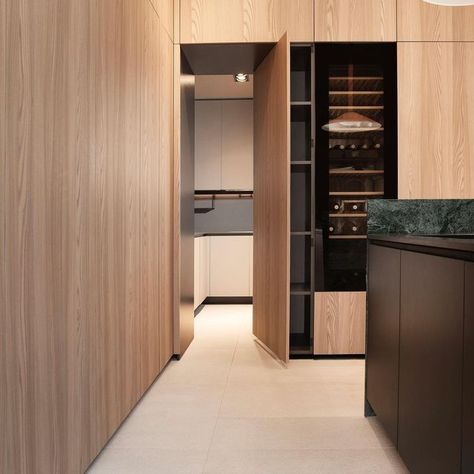 Hidden Kitchen Doors In Walls, Hidden Kitchen Door Ideas, Hiding Door Design, Kitchen Hidden Door To Pantry, Kitchen Hidden Pantry Door, Secret Door In Kitchen Hidden Pantry, Kitchen With Hidden Door, Concealed Kitchen Door, Invisible Kitchen Design