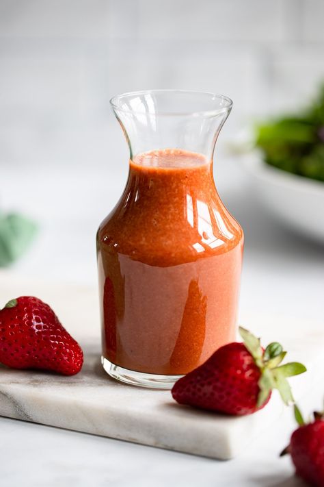 Strawberry Balsamic Dressing Salads With Spinach, Strawberry Balsamic Dressing, Gravy Seasoning, Asian Dipping Sauce Recipes, Easy Dressing Recipe, Simple Balsamic Vinaigrette, Dipping Sauce Recipes, Dressing Gravy, Strawberry Avocado Salad