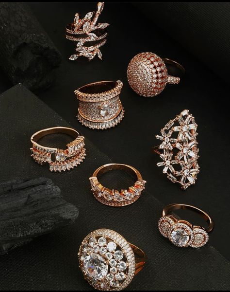 Weddings Rings, Hand Jewelry Rings, Bridal Jewellery Inspiration, Bridal Jewellery Design, Antique Jewellery Designs, Triangle Earrings Stud, Jewelry Set Design, Gold Bridal Jewellery Sets, Ring Trends