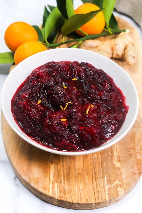 This vegan cranberry sauce is easy to make in 15 minutes with fresh cranberries, naturally sweetened with maple syrup. Cranberry Cream Cheese Dip, Southern Appetizers, Thanksgiving Meal Plan, Easy Cranberry Sauce, Fresh Cranberry, Cranberry Cream Cheese, Cranberry Sauce Recipe, Cream Cheese Dips, Cranberry Sauce Homemade