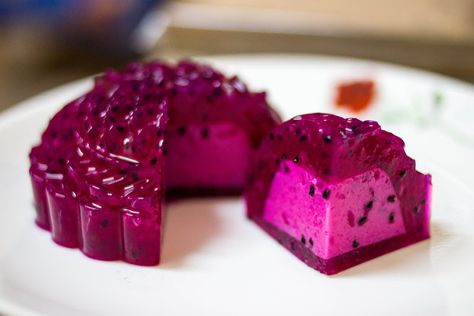 Fruit Jelly Recipe, Dragonfruit Recipes, Mooncake Recipe, Buah Naga, Thanh Long, Jelly Cake, Jello Recipes, Agar Agar, Fruit Jelly