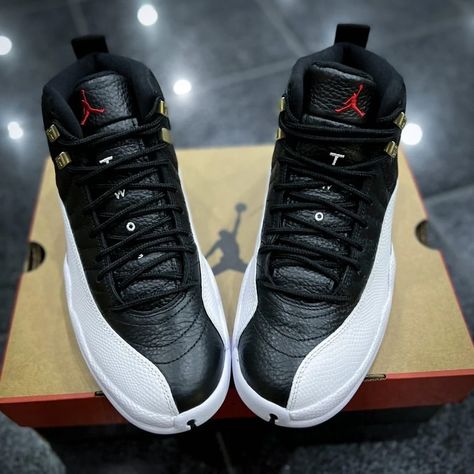 Red White Shoes, Nike Shoes Women Fashion, Jordan Retro 12, Pretty Sneakers, Creepy Images, Air Jordan 12, Black Glamour, Nike Shoes Jordans, Vintage Black Glamour