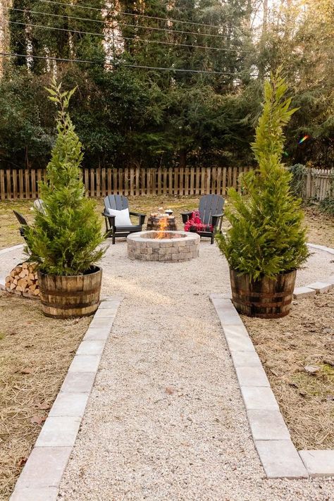 Back Patio Landscaping Ideas, Mulch And Gravel Landscaping Ideas, Small Fire Pit Area Diy, Simple Diy Fire Pit, Fire Pit With Gravel Surround, Pebble Fire Pit Area, Circle Fire Pit Area, Fire Pit Circle, Pea Gravel Fire Pit Area