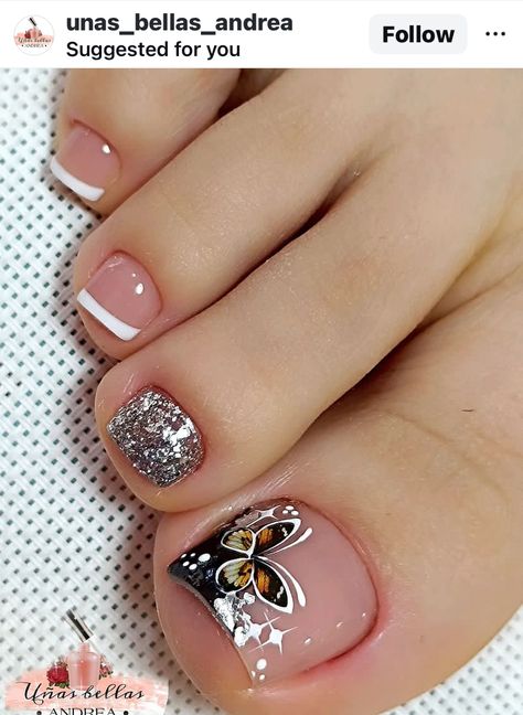 Nail Feet Design, Feet Nail Design, Pedicure Nail Designs, Gel Toe Nails, Pretty Toe Nails, Cute Toe Nails, Pedicure Designs, Glitter Gel Nails, Nails Design With Rhinestones