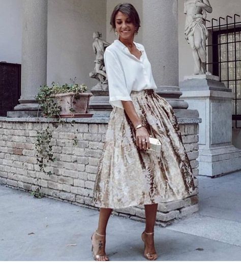 #white #shirt #gold #midi #skirt #streetstyle Couture Dior, Fashion Group, Pinterest Fashion, Mode Inspo, 가을 패션, Guest Outfit, Looks Style, Mode Inspiration, Elegant Outfit