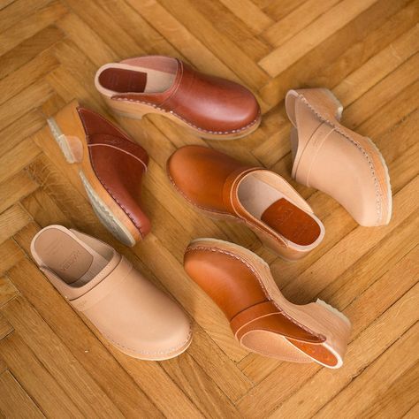 Maguba Swedish Clogs (@magubashoes) • Instagram photos and videos Swedish Clogs, Clogs Style, Wooden Clogs, Light Tan, Leather Mules, Comfortable Fashion, Latest Fashion Clothes, Cognac, Clogs