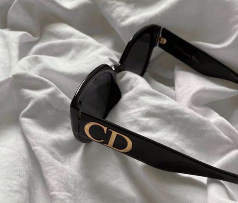 Christian Dior Sunglasses, نظارات شمسية, Stylish Glasses, Trendy Sunglasses, Classy Aesthetic, Luxury Aesthetic, Dior Sunglasses, Trik Fotografi, Beige Aesthetic