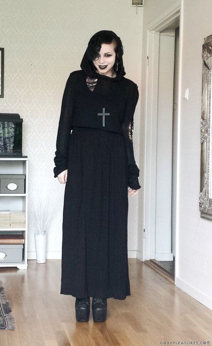 Goth Outfits Simple, Trad Goth Outfits, Goth Outfit Inspo, Modern Goth, Gothic Outfit, Strega Fashion, Outfits Simple, Dark Mori, Trad Goth