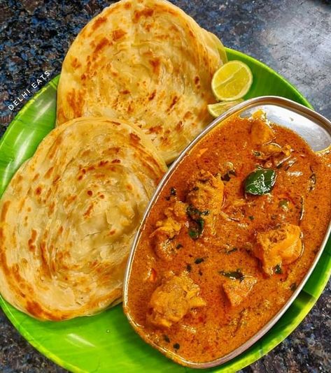 Chicken Chettinad with Malabar Paratha Paratha Aesthetic, Malabar Paratha, Chicken Chettinad, Paneer Paratha, Dior Atelier, Veg Food, Kerala Food, Vegetarian Fast Food, Sweet Dishes Recipes