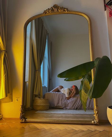 Huge Mirror Aesthetic, Mirror Closet Doors Bedroom Aesthetic, Long Mirror In Bedroom Aesthetic, Huge Mirror In Bedroom, Big Mirror In Bedroom Aesthetic, Golden Mirror Aesthetic, Big Mirror In Living Room, Long Mirror In Bedroom, Minimal Architecture Interior