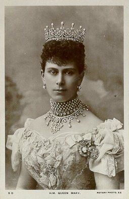 Mary Of Teck, Royal Crowns, English Royalty, King George V, Royal Tiaras, Elisabeth Ii, Royal Brides, Queen Of England, British Monarchy