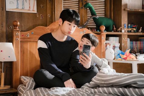 Jung Hae In Shares Adorable Photos Of Himself Having A Blast With His On-Screen Son Ha Yi Ahn | Soompi One Spring Night, Han Jimin, Jung Hae In, Gu Family Books, Jung Haein, Spring Night, Big Bang Top, Mbc Drama, G-dragon