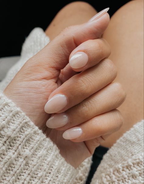 Minimalist Nails Dip Powder, Dip Nail Almond Shape, Dip Powder Nails Almond Shape Short, Short Square Wedding Nails, Almond Shaped Dip Powder Nails, Natural Nails Dip Powder Designs, Short Dip Powder Nails Ideas Summer, Dip With Tips Nail Ideas, Dip Powder Natural Nails