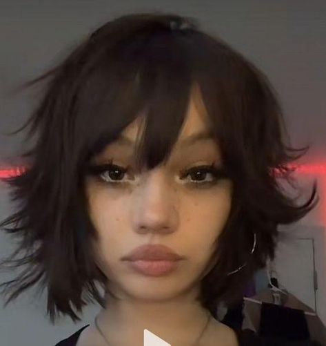 Side Bangstyle Hair Short, Short Flipped Out Hair, Flipped Out Bob, Layered Bob With Fringe, Feathered Bob, Bob With Fringe, Female Hairstyles, Hair Inspiration Short, Flip Out