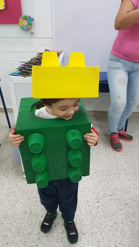 Ficha de Lego Diy Costumes Kids, Costumes Kids, Diy Costumes, Costume Halloween, Kids Costumes, High Chair, Lego, Halloween Costumes, Halloween