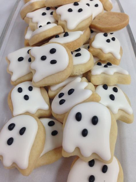 halloween ghost sugar cookies Ghost Cookies, Cookies Decorated, Halloween Ghost, Ghost, Halloween, White, Black