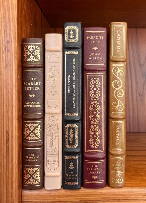 15 Decor Ideas For A Vintage Office – SeasonOverload Classic Book Spines, Classic Books Covers, Vintage Book Styling, Vintage Book Ideas, Vintage Hardcover Book, Book Binding Leather Cover, Book Spine Design Ideas, Old Books Design, Old Book Spines