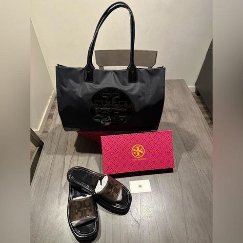 ELLA PATENT TOTE BAG/BUBBLE JELLY WORN ONCE GREAT CONDITION. Tory Burch Ella Tote, Pool Slide, Tory Burch Handbags, Waterproof Shoes, Jelly Sandals, Beach Pool, The Pool, Tory Burch, Jelly