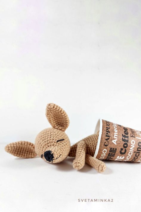 This is the Chihuahua Crochet Pattern to make your own sleepy Chihuahua amigurumi (downloadable pdf file) in English (US terms), very detailed, very clear instructions and tips with lots of photos for each step. Skill level: upper beginner (the Crochet Pattern doesn't contain lessons on crocheting). #crochetchihuahua #amigurumichihuahua #amigurumidog Chihuahua Crochet Pattern Free, Crochet Chihuahua Pattern Free, Chihuahua Crochet Pattern, Crochet Amigurumi Dog, Crochet Chihuahua, Amigurumi Dog Pattern, Sleepy Dog, Crochet Bloggers, Handmade Mittens