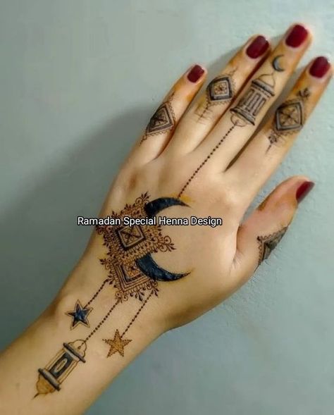 Fashion Trends That Have Been Aging Us Without Realizing Ramzan Henna Design, Mehendi Eid Designs, Ramzan Mehandi Design, Ramadan Mehandi Designs, Ramadan Mehndi Design Simple, Eid Simple Mehndi Design, Ramzan Mehndi Design, Ramadan Mehndi Designs, Mehndi Designs Eid Special