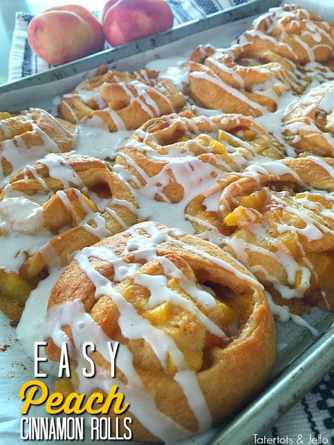 Easy Peach Cinnamon Rolls with Lemon Glaze Peach Cinnamon Rolls, Glazed Peaches, Beautiful Brunch, Rolls Homemade, Sweet Roll Recipe, Cinnamon Roll Recipe, Doughnut Shop, Wakey Wakey, Easy Brunch Recipes