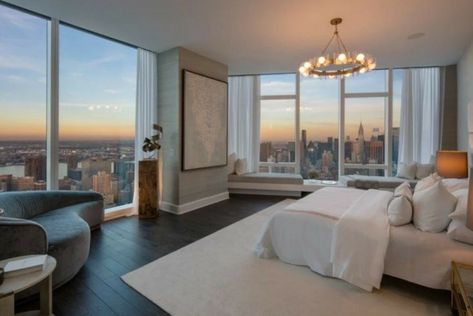 Manhattan Apartment Luxury, New York Living Room, Beige Bedroom Ideas, New York Living, Luxury Apartments Interior, Penthouse Interior, New York Penthouse, Apartment View, High Rise Apartments