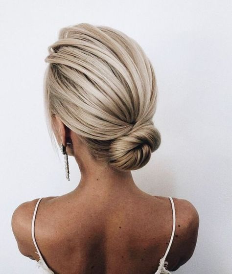 a sleek low bun with a bump is a cool idea is a great option for a minimalist or modern bride Low Bun, Wedding Hairstyles Updo, Wedding Hair Makeup, Wedding Hair And Makeup, Hair Dos, Bridesmaid Hair, Hair Updos, Hair Day, Bun Hairstyles